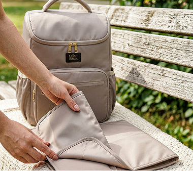 Pasgeboren Essentials: Wat Moet Er in Je Luiertas?